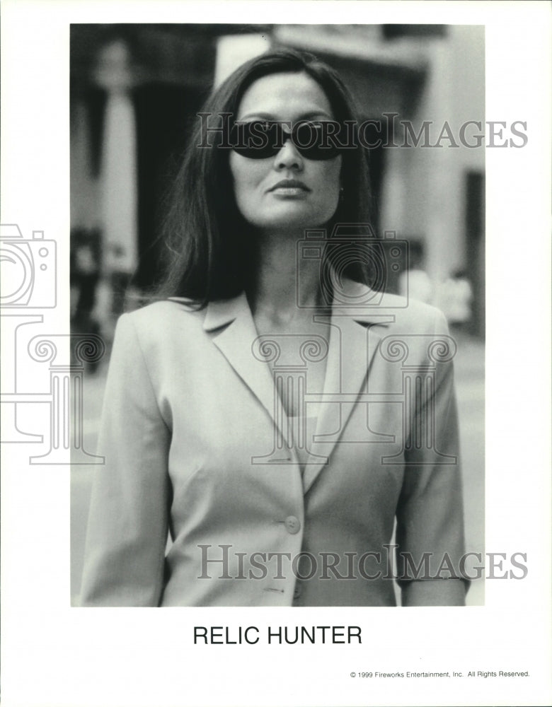 1999 Press Photo Tia Carrere stars in the television series Relic Hunter - Historic Images