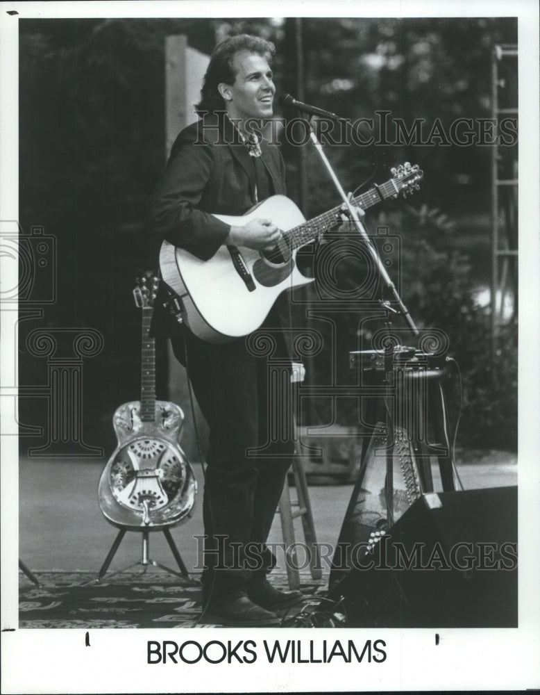 1992 Press Photo Musical artist Brooks Williams - tup02754 - Historic Images