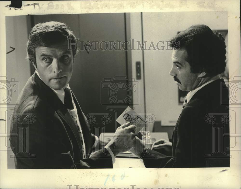 1974 Press Photo Ed Nelson and Anthony Mancini star in ABC Mystery movie - Historic Images