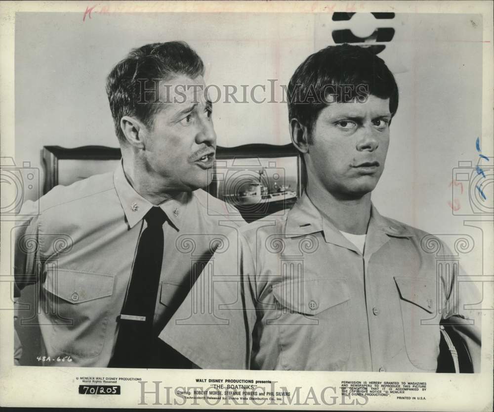 1969 Press Photo Robert Morse with costar in scene from &quot;The Boatniks&quot; - Historic Images