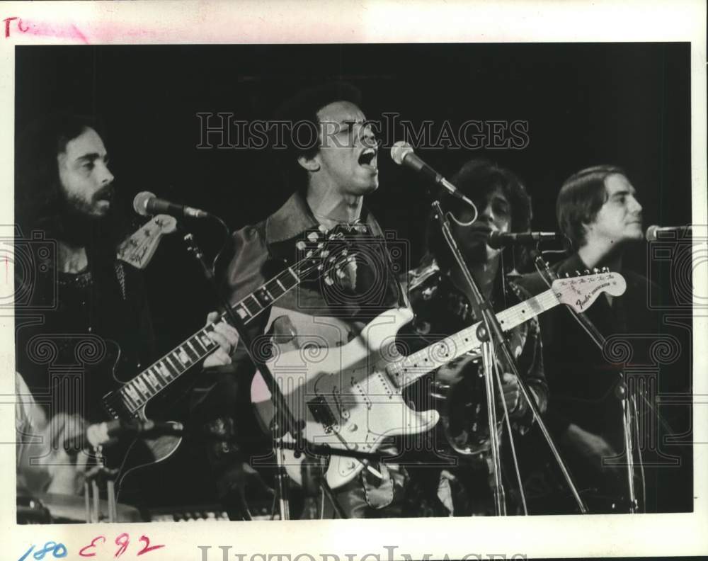 1973 Press Photo Musician Johnny Nash performs on stage - Historic Images