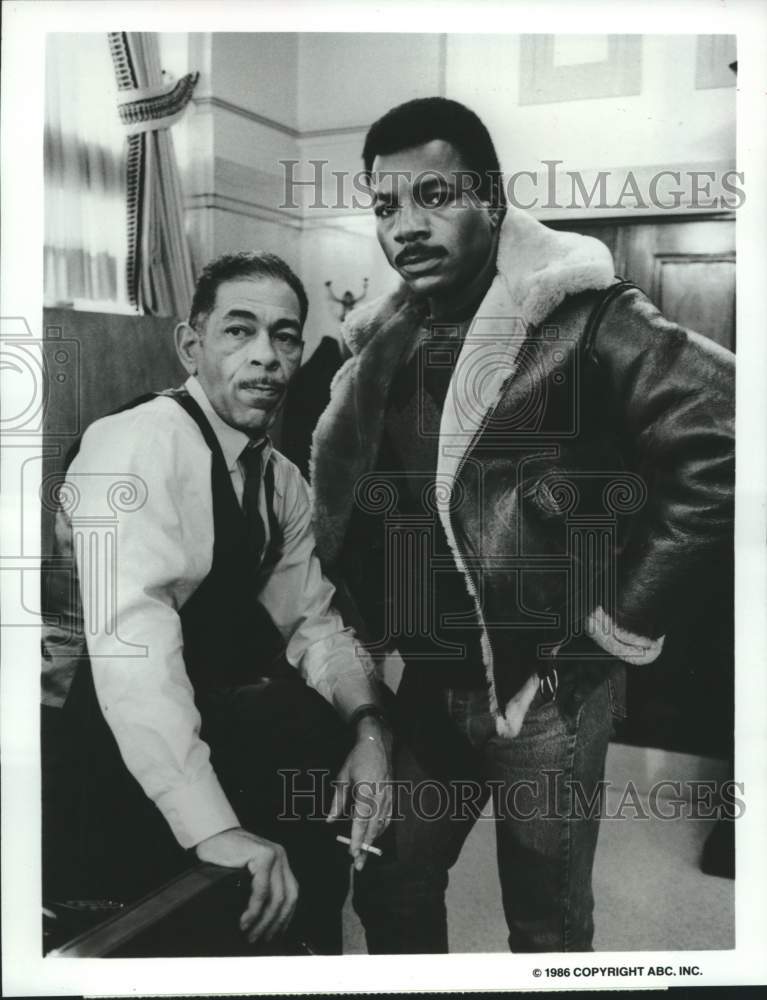 1986 Press Photo Adolph Caesar and Carl Weathers star in "Fortune Dane" on ABC- Historic Images