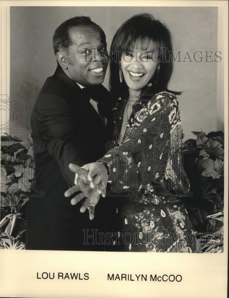 Singers Lou Rawls and Marilyn McCoo pose together in publicity photo - Historic Images