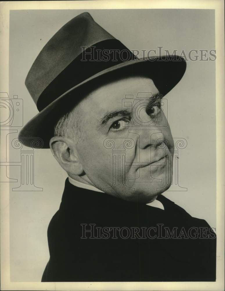 1957 Press Photo Walter Winchell hosts &quot;The Walter Winchell File&quot; on ABC - Historic Images