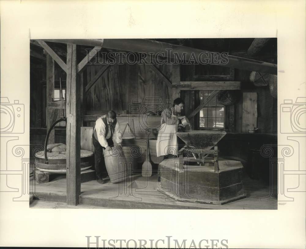 1993 Press Photo Men in gristmill at Old Strubridge Village in Massachusetts- Historic Images