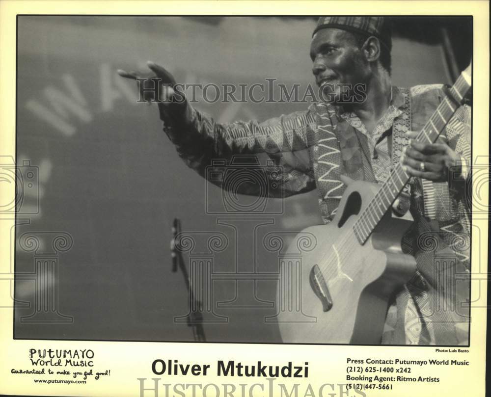 2003 Press Photo Musician Oliver Mtukudzi - tup04391- Historic Images