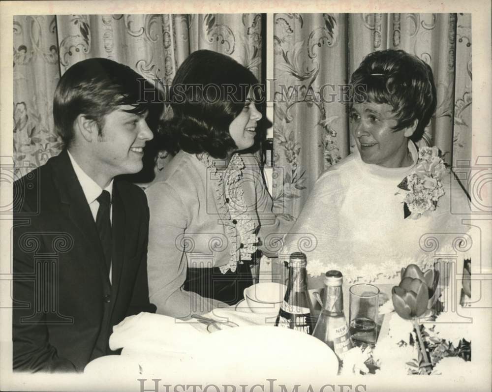 Mr. &amp; Mrs. Stephen Short with Mrs. James Little in New York - Historic Images