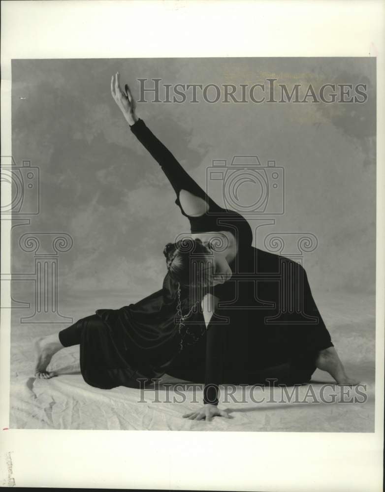 Kim Engel dances with the Ellen Sinopoli Dance Company, Albany, NY - Historic Images
