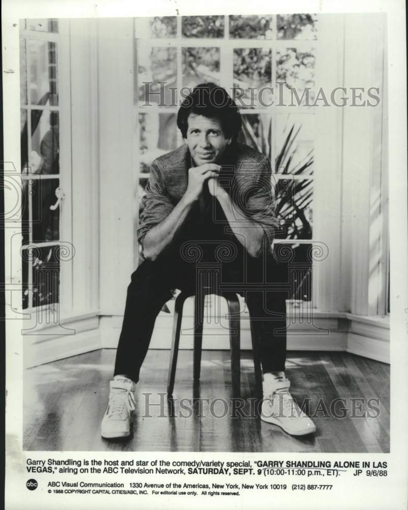 1988 Press Photo Garry Shandling hosts "Garry Shandling Alone In Las Vegas"- Historic Images