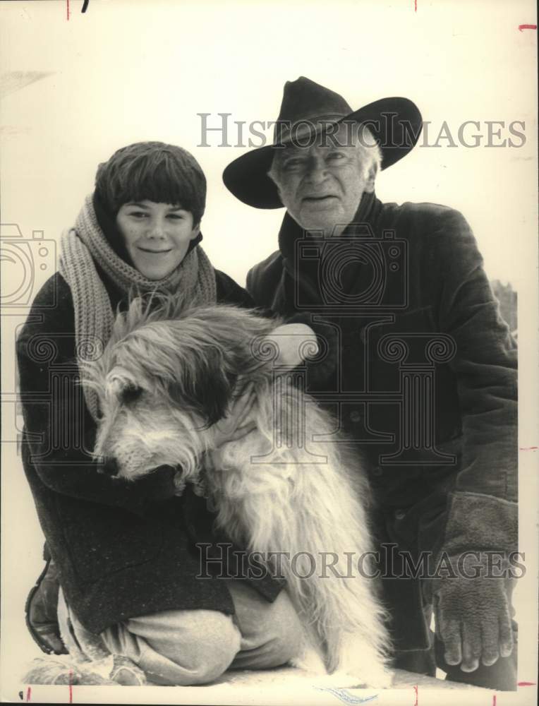 1988 Press Photo Buddy Ebsen &amp; Joey Cramer costar in &quot;Stone Fox&quot; on NBC- Historic Images