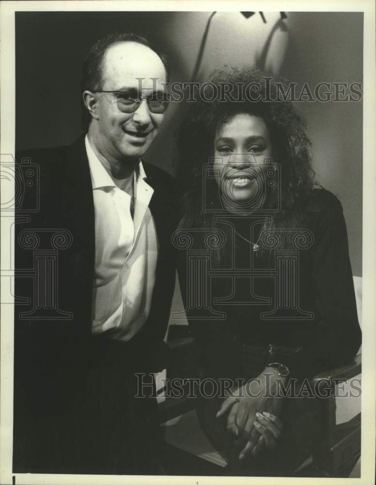 1986 Press Photo Paul Shaffer &amp; Whitney Houston host Friday Night Videos on NBC- Historic Images