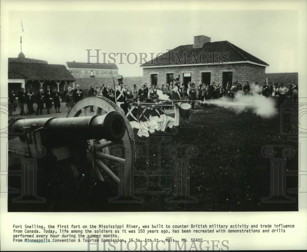 1984 Press Photo Cannon fired at reenactment at Fort Snelling in Minnesota- Historic Images