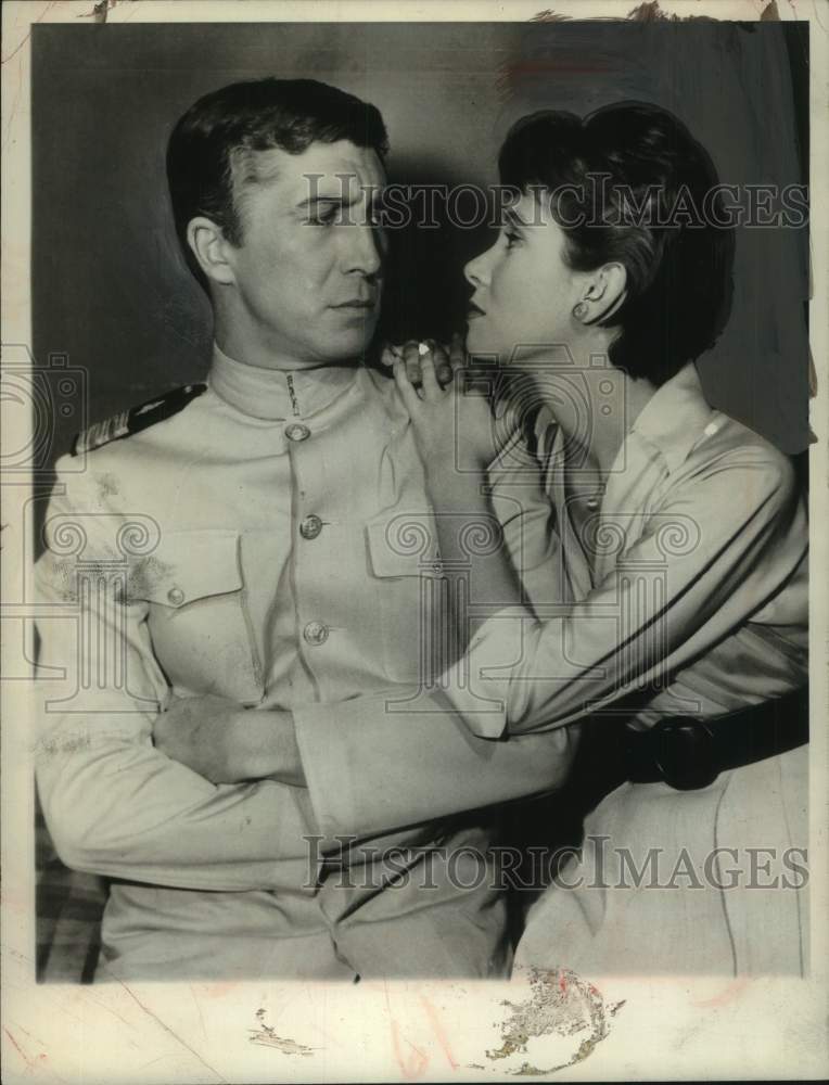 1963 Press Photo Patrick O&#39;Neal and Elinor Donahue costar in scene from TV show - Historic Images