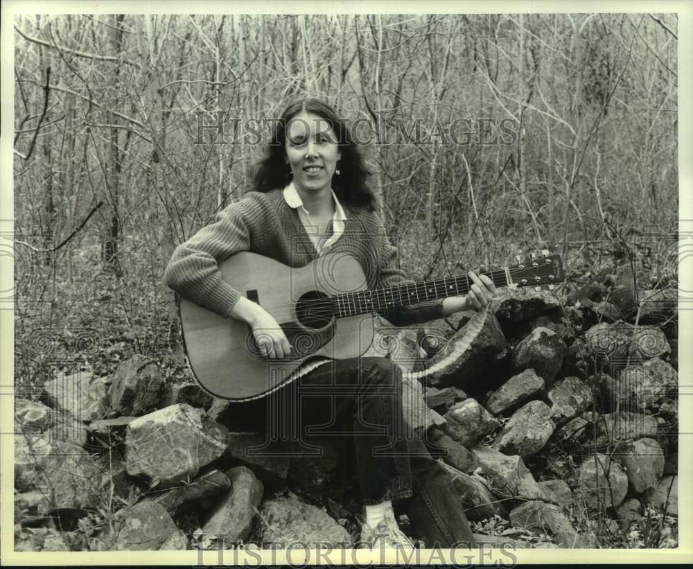 Musical artist Cindy Mangsen - Historic Images