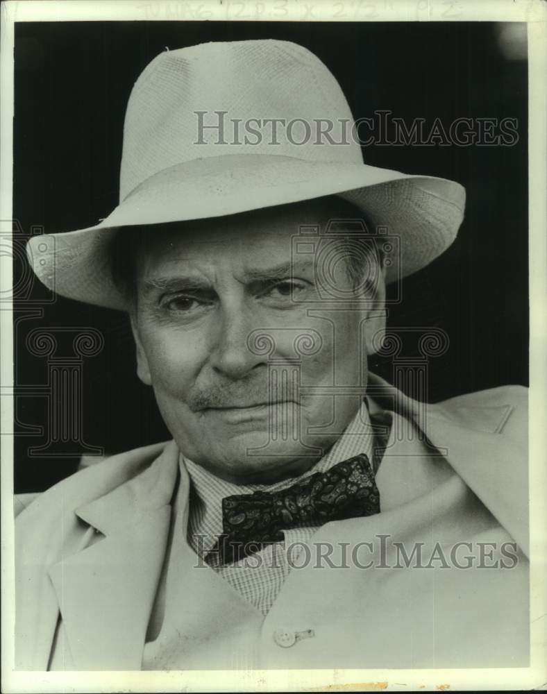 Press Photo Sir Laurence Olivier as John Mortimer in "A Voyage Round My Father" - Historic Images