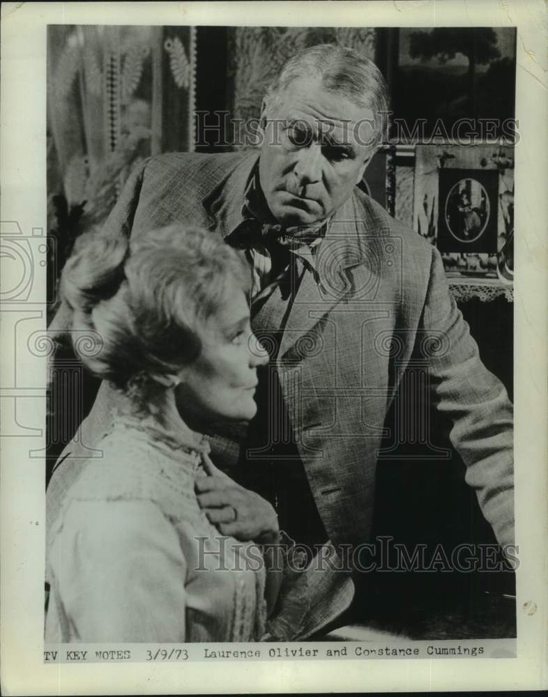 1973 Laurence Olivier costars with Constance Cummings in movie scene - Historic Images
