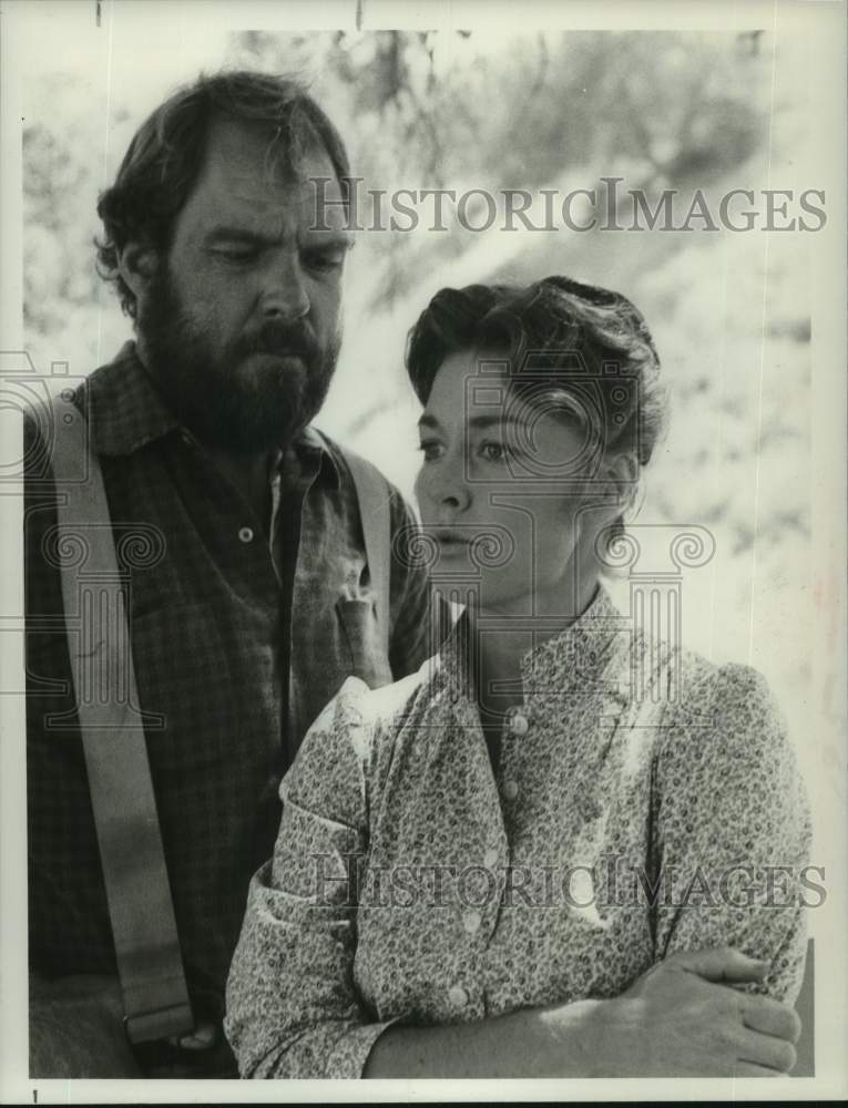 Press Photo Merlin Olsen with costar in scene from &quot;Little House on the Prairie&quot; - Historic Images