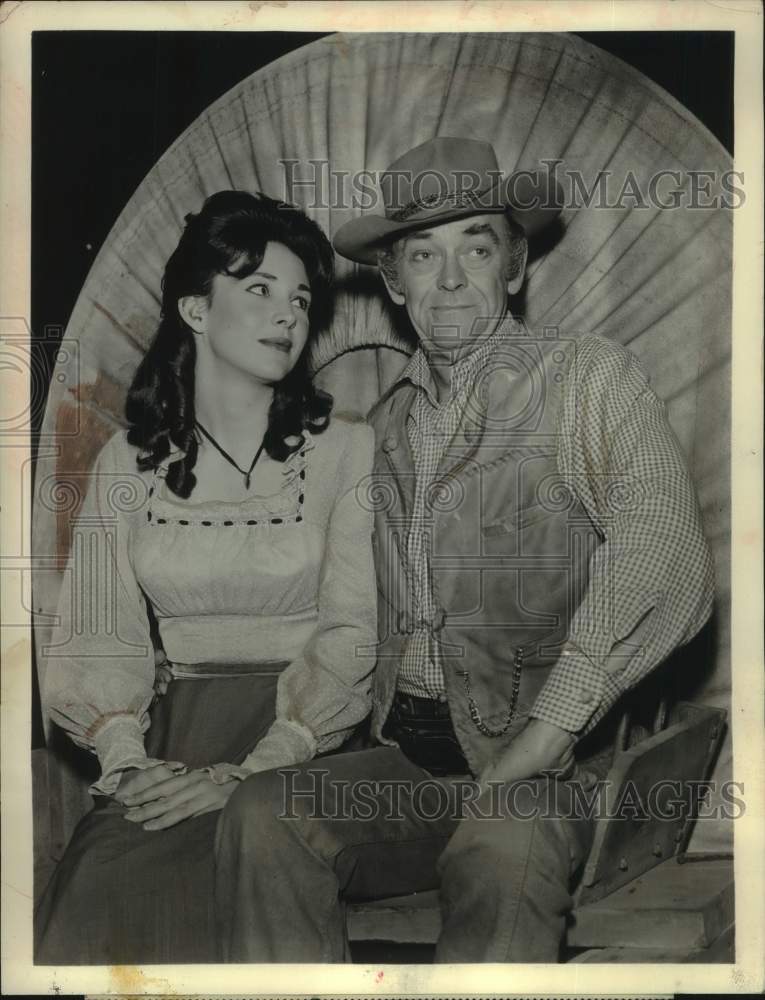 1963 Press Photo John and Holly McIntire costar in "Wagon Train" on ABC-TV - Historic Images