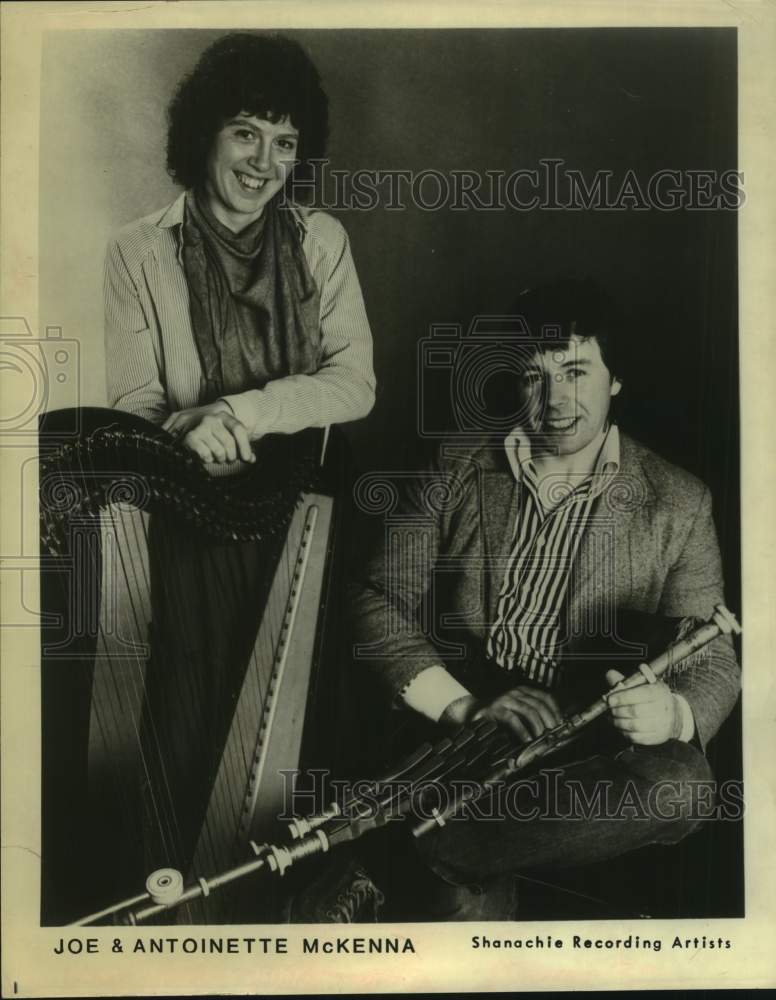 1982 Musical duo Joe & Antoinette McKenna - Historic Images