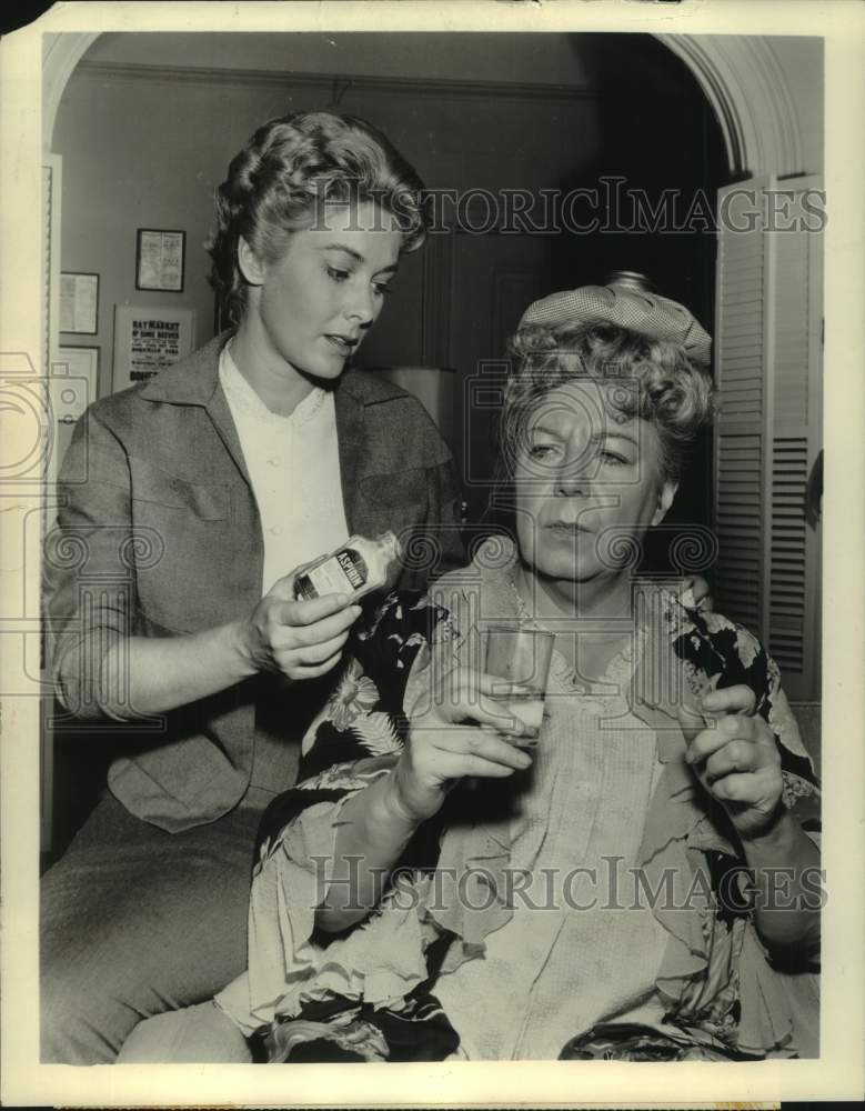 1960 Press Photo Vera Miles &amp; Connie Gilchrist star in &quot;The Camel&#39;s Foot&quot; on CBS - Historic Images