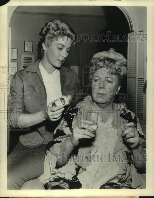 1960 Press Photo Vera Miles & Connie Gilchrist star in 