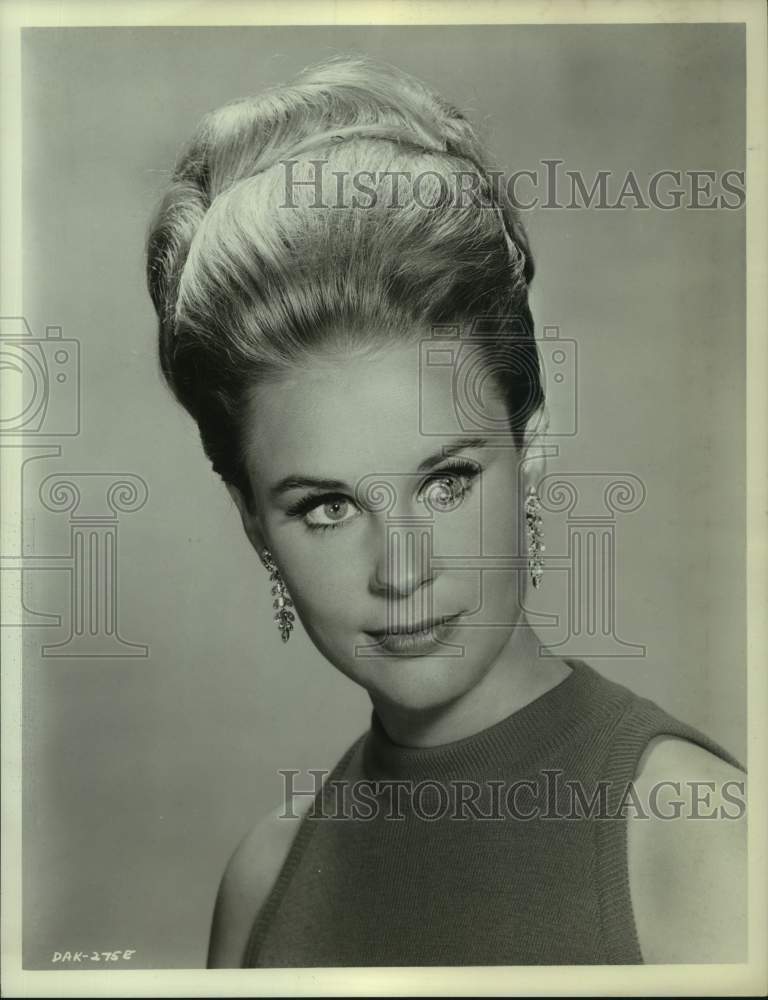 1969 Cheryl Miller, star of the "Daktari" television series-Historic Images