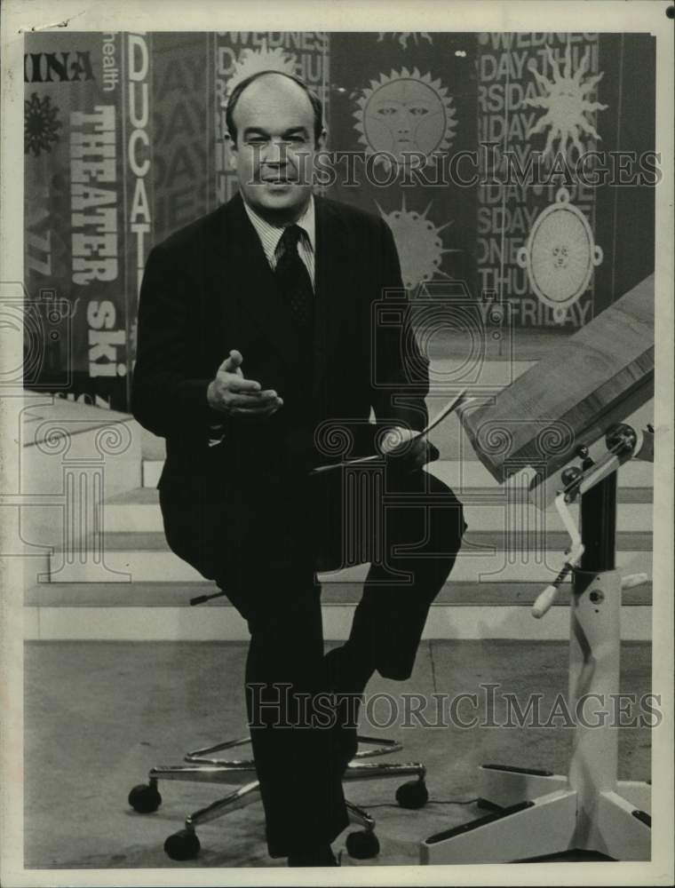 1979 Press Photo Charles Kuralt hosts &quot;Sunday Morning Tonight&quot; on CBS Television - Historic Images