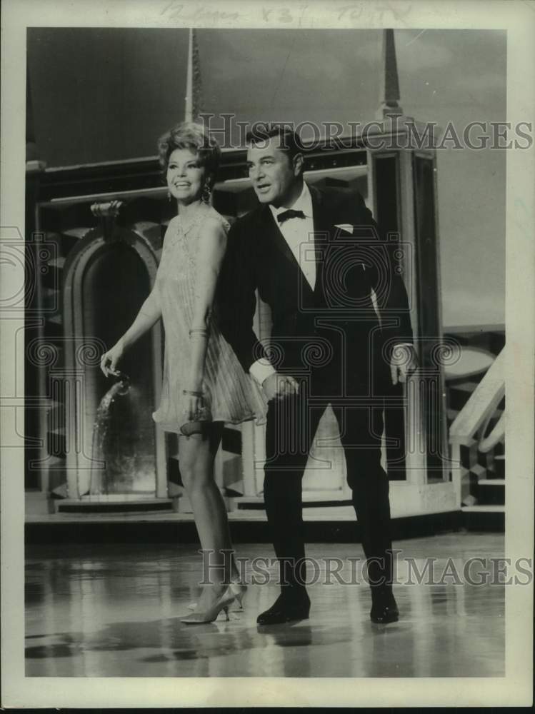 1967 Press Photo Tony Martin performing with costar - Historic Images