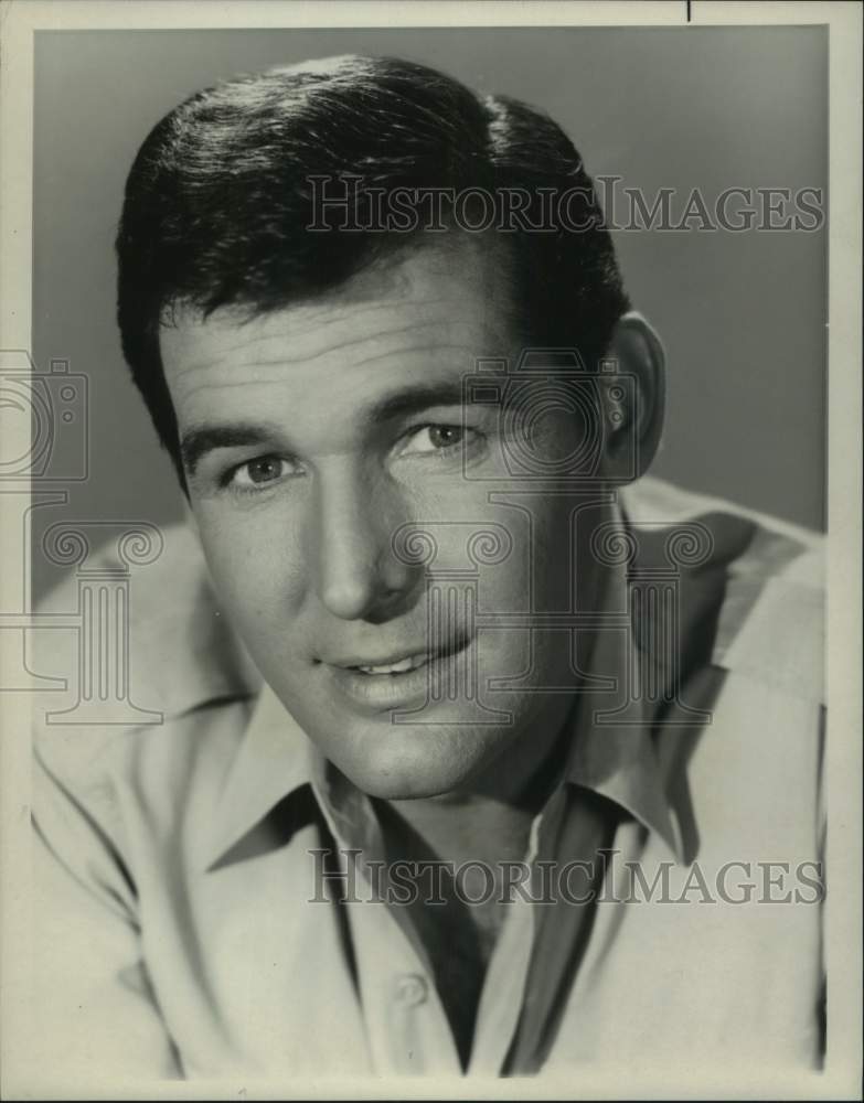 1967 Press Photo Actor Brian Kelly - Historic Images