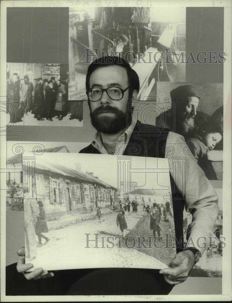 1984 Press Photo David Roskies hosts &quot;A Shtetl Passover&quot; on NBC Television - Historic Images