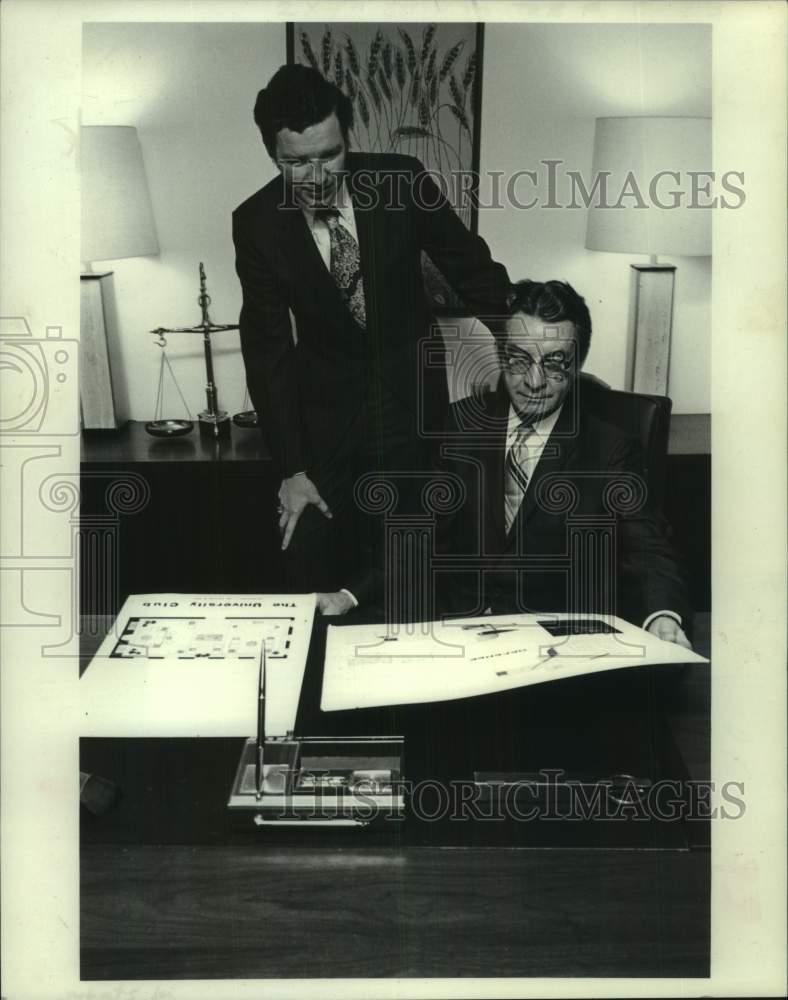 1973 Press Photo Stephen & Chester A. Ros study blueprints in New York office - Historic Images