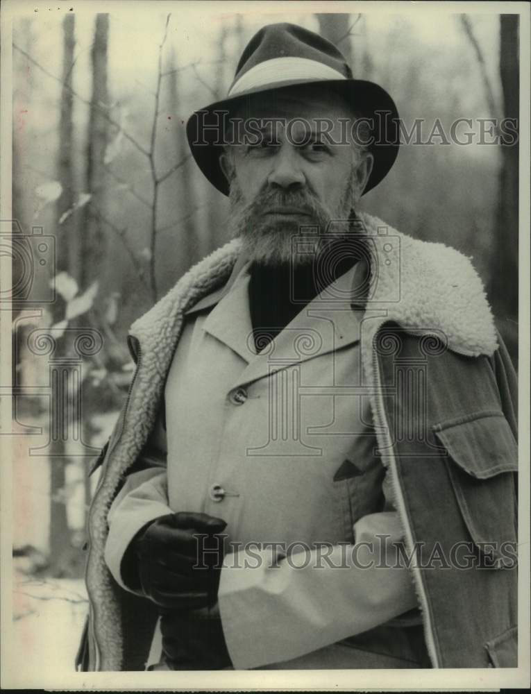 1977 Press Photo George Rose stars in &quot;The Andros Targets&quot; on CBS Television - Historic Images