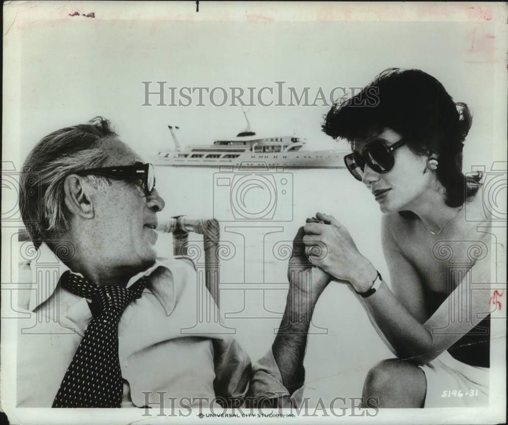 1978 Press Photo Anthony Quinn &amp; Jacqueline Bisset costar in &quot;The Greek Tycoon&quot; - Historic Images