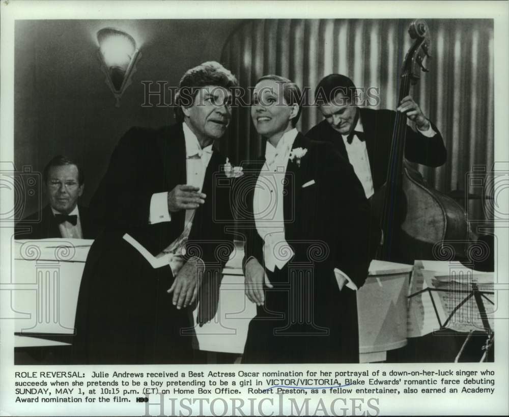 Press Photo Julie Andrews &amp; Robert Preston star in &quot;Victor/Victoria&quot; on HBO - Historic Images