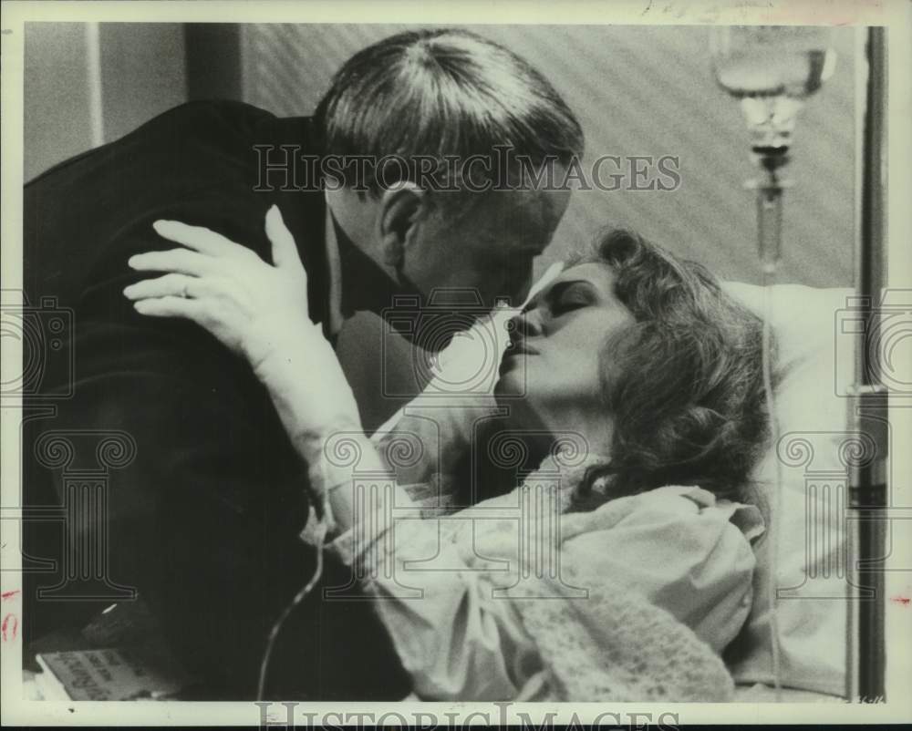 1982 Press Photo Frank Sinatra &amp; Faye Dunaway costar in &quot;The First Deadly Sin&quot; - Historic Images