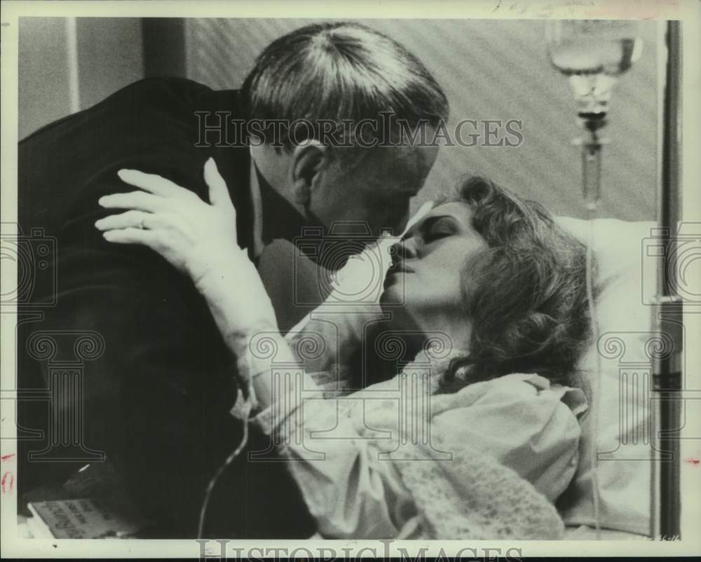 1982 Press Photo Frank Sinatra & Faye Dunaway costar in "The First Deadly Sin" - Historic Images