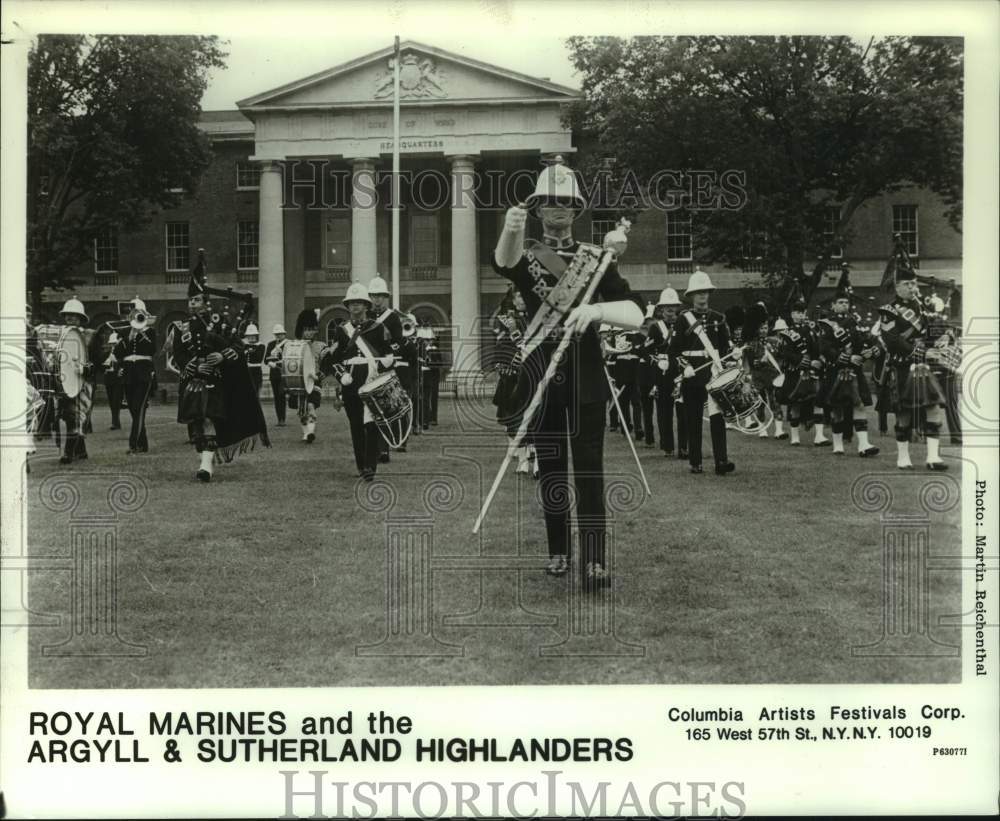 Press Photo Royal Marines and the Argyll &amp; Sutherland Highlanders marching band - Historic Images