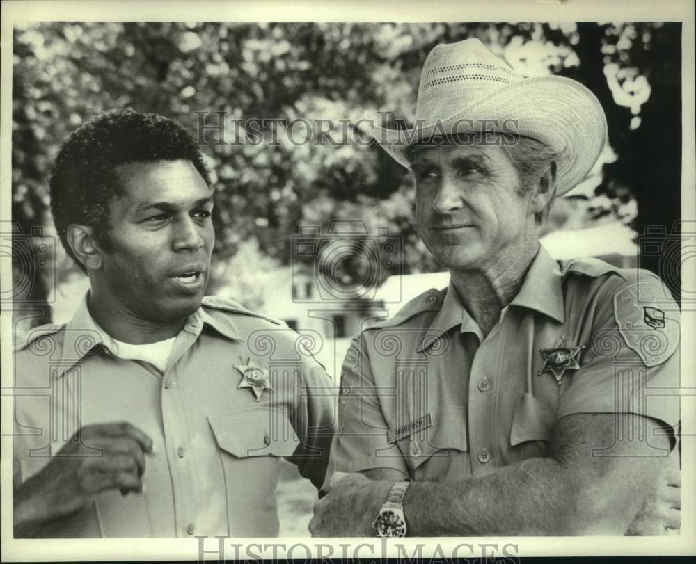 1972 Press Photo Hari Rhodes & Lloyd Bridges star in "Trouble Comes to Town"- Historic Images