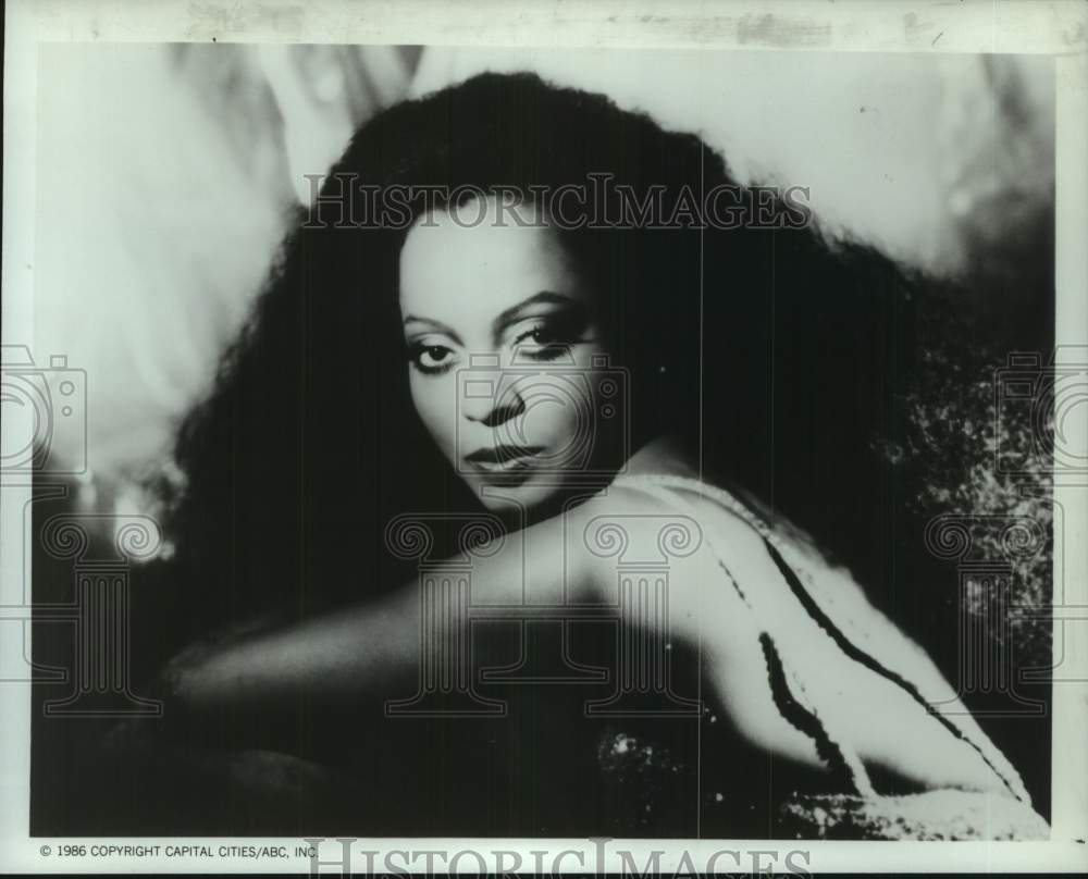 1987 Press Photo Diana Ross hosts &quot;The American Music Awards&quot; on ABC Television - Historic Images