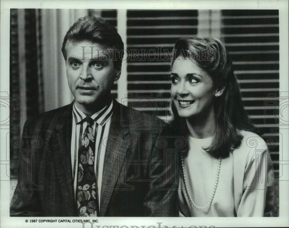 1987 Press Photo David Rasche &amp; Anne-Marie Martin star in &quot;Sledge Hammer!&quot; - Historic Images