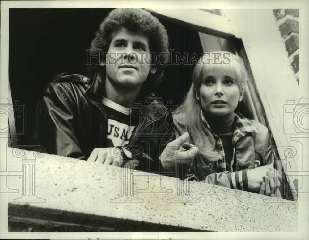 1981 Press Photo Deborah Raffin &amp; Barry Bostwick costar in &quot;Foul Play&quot; on ABC - Historic Images