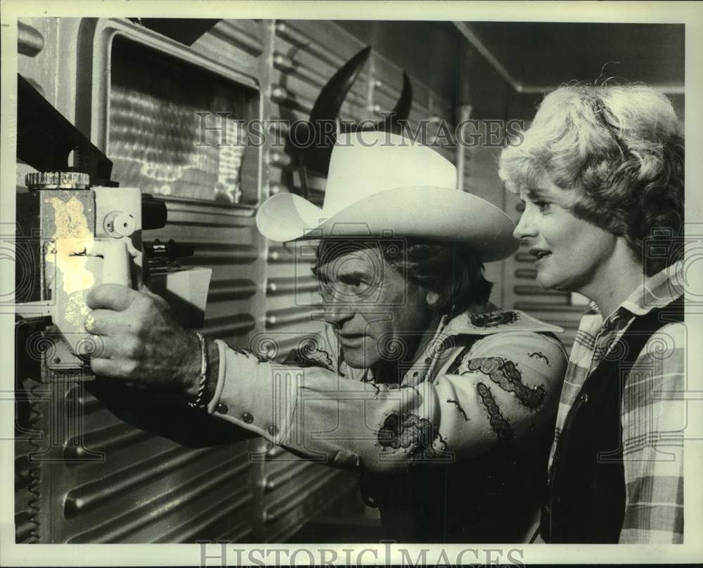 1980 Press Photo Darren McGavin &amp; Joyce Van Patten in &quot;The Matrian Chronicles&quot; - Historic Images