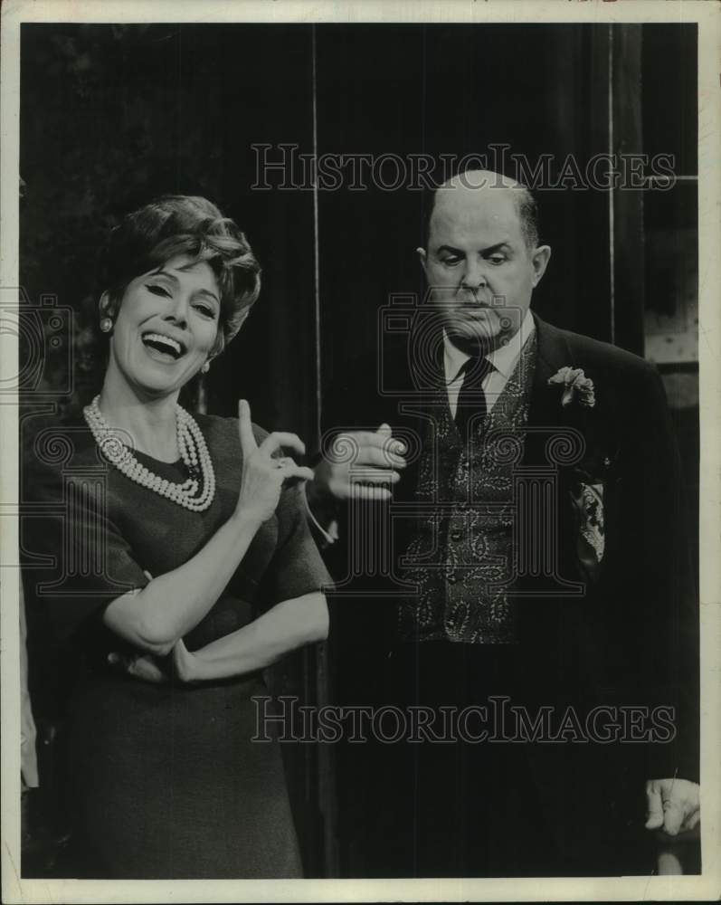 Press Photo Actor John McGiver with costar in movie scene - Historic Images
