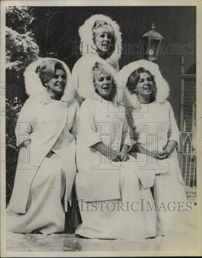1967 Press Photo Members of The King Family performing - Historic Images