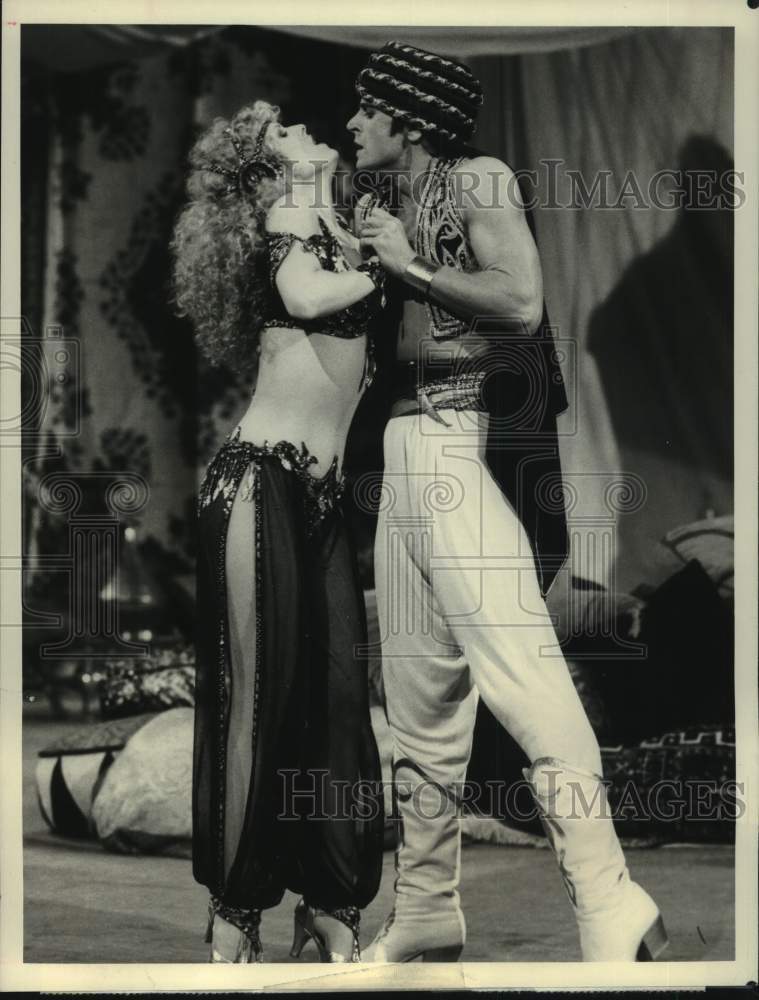 Press Photo Bernadette Peters & Mikhail Baryshnikov in Baryshnikov in Hollywood - Historic Images