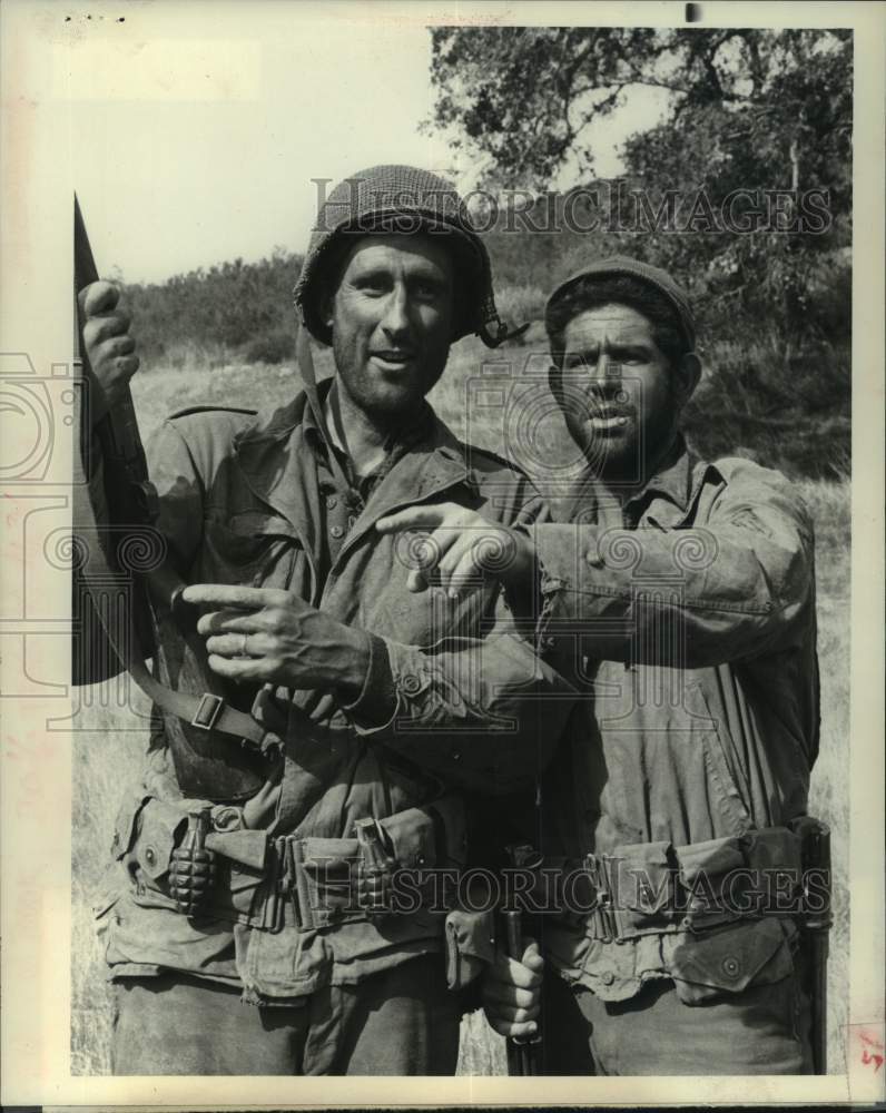 1976 Press Photo James Cromwell &amp; Tony Roberts costar in &quot;Snafu&quot; on NBC-TV - Historic Images