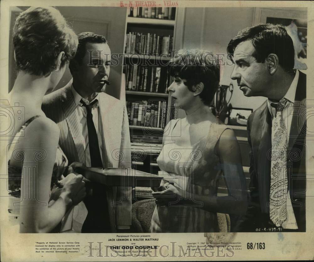 1968 Press Photo Walter Matthau & Jack Lemmon with costars in "The Odd Couple" - Historic Images