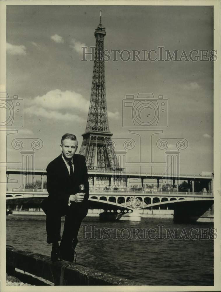 1961 Press Photo NBS News Correspondent John Rich, Paris, France - Historic Images