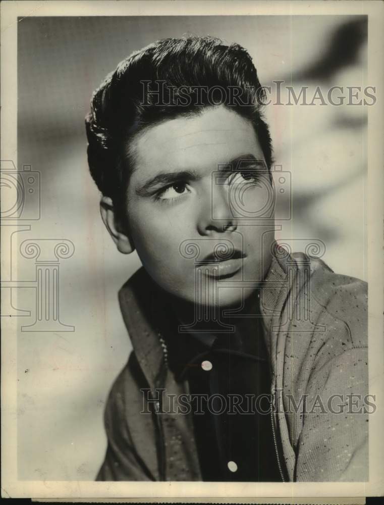 Press Photo Cliff Richard on &quot;The Pat Boone Chevy Showroom&quot; on ABC Television - Historic Images