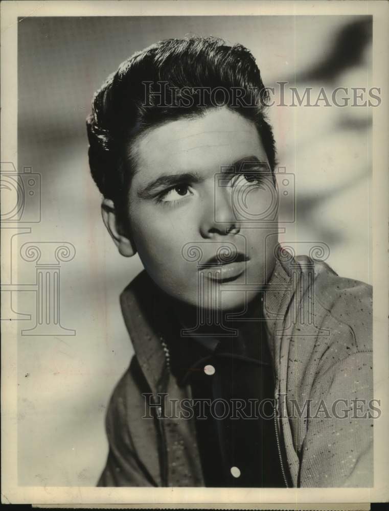 Press Photo Cliff Richard on "The Pat Boone Chevy Showroom" on ABC Television - Historic Images